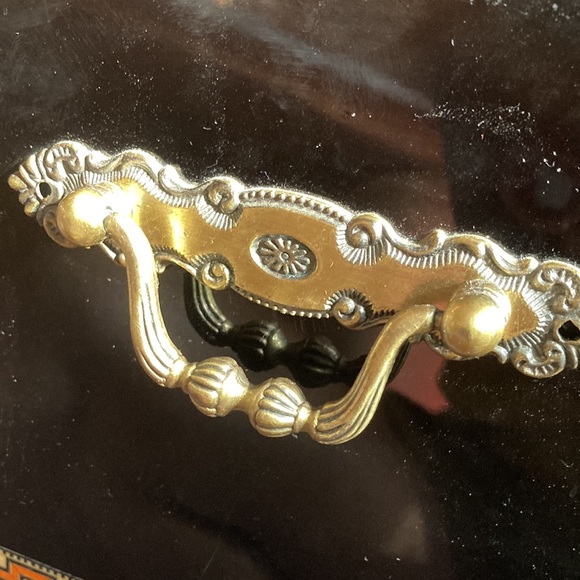 Vintage Tusker Cigar Humidor - Picture 6 of 7